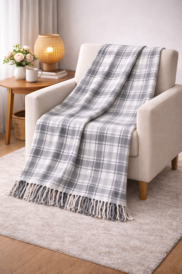 Gri Ekose Desenli Püsküllü Battaniye