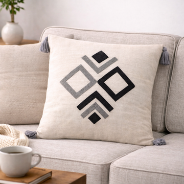 Nakışlı Geometrik Desenli Dekoratif Kırlent Kılıfı | Modern Püsküllü Yastık